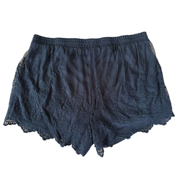 Torrid Pull-On Stretch Mesh Mid-Rise Short Womens Sz 1 1X Black Lace Embroidered - Picture 4 of 7